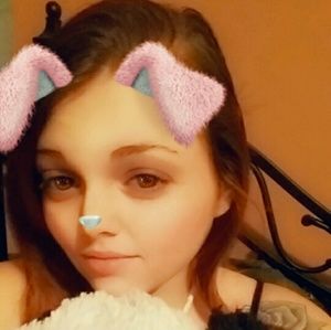 Meet your Posher, Nikia